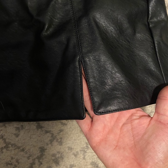 Vegan leather miniskirt - Picture 2 of 6